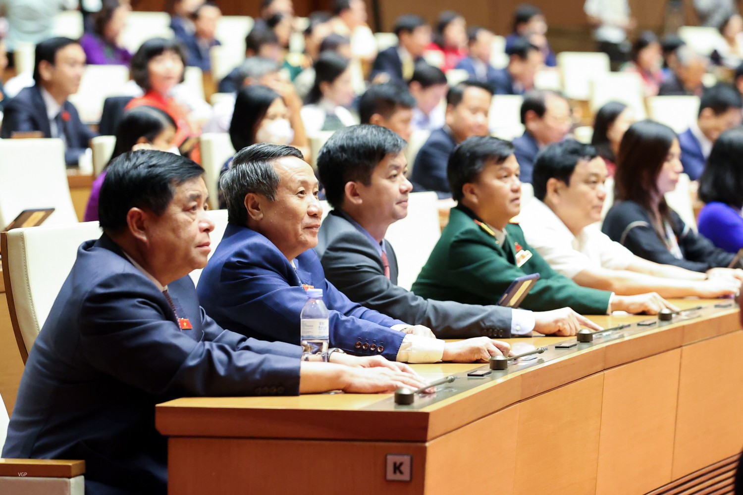 Đoàn ĐBQH tỉnh Quảng Trị bấm nút biểu quyết thông qua dự thảo Nghị quyết Kỳ họp thứ 3, Quốc hội khóa XV
