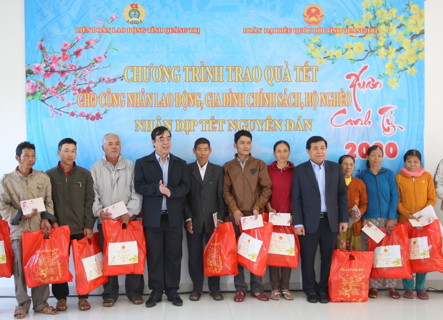 Bộ trưởng Bộ Kế hoạch và Đầu tư Nguyễn Chí Dũng thăm và tặng quà Tết tại Quảng Trị