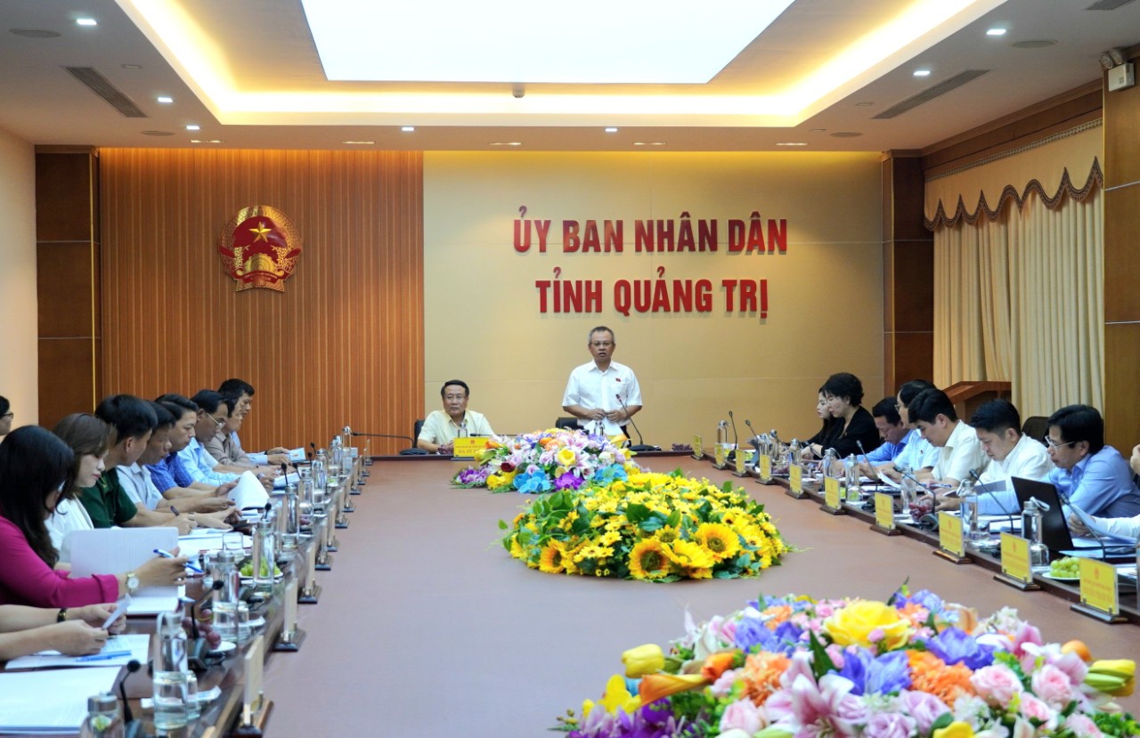 Phó Chủ nhiệm Ủy ban Đối ngoại Quốc hội Nguyễn Mạnh Tiến đánh giá cao việc thực hiện chính sách, pháp luật đối với người Việt Nam ở nước ngoài của tỉnh Quảng Trị