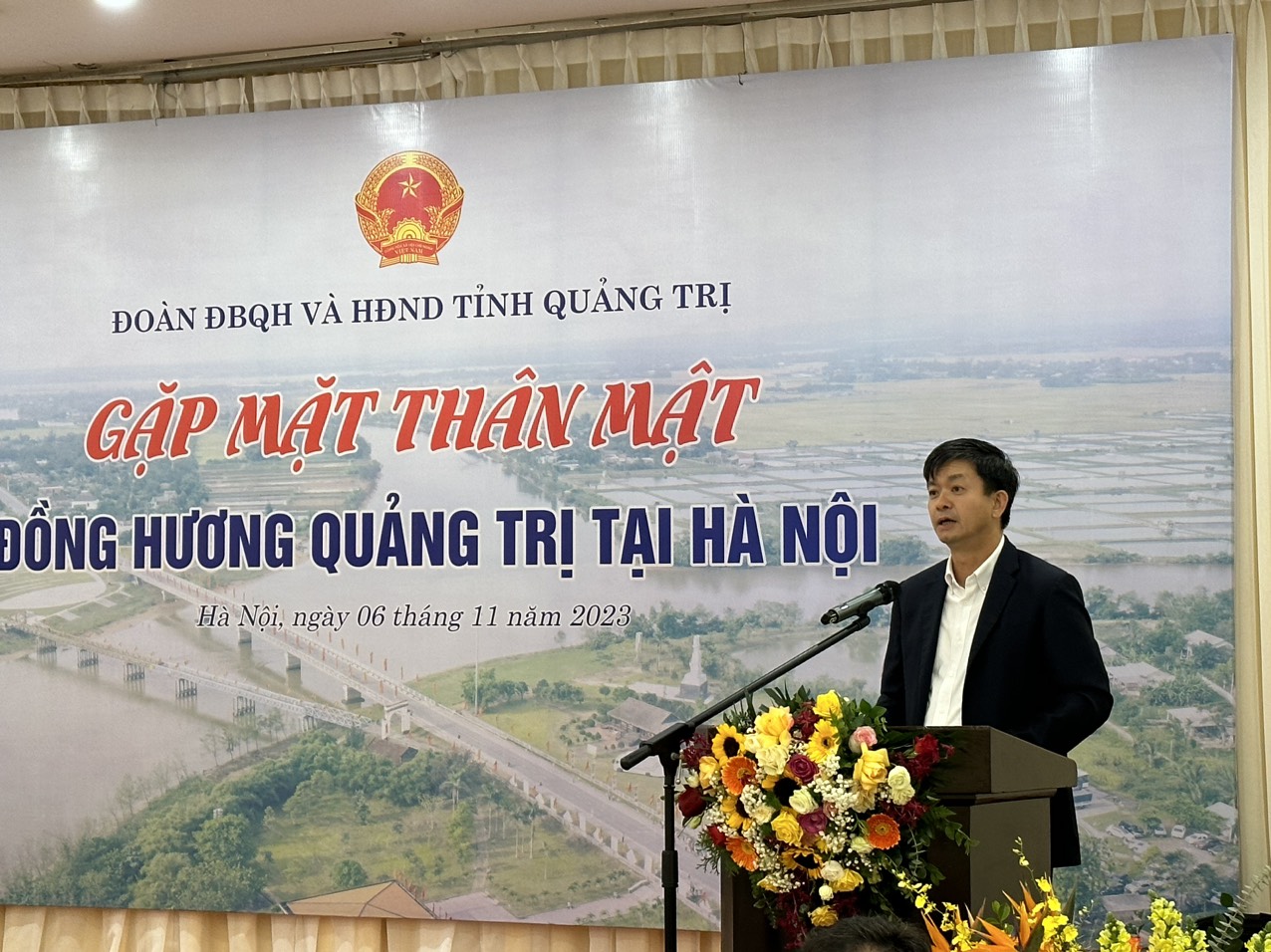 Bí thư Tỉnh ủy, Trưởng đoàn ĐBQH tỉnh Lê Quang Tùng phát biểu tại buổi gặp mặt