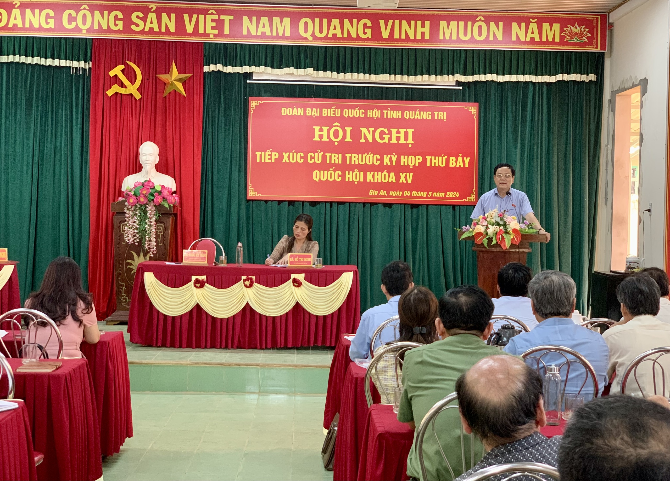 Toàn cảnh buổi tiếp xúc cử tri tại xã Gio An, huyện Gio Linh