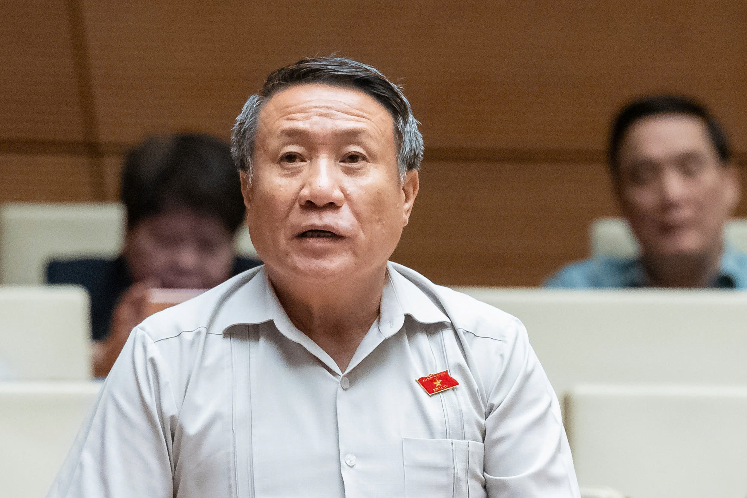 Đại biểu Hà Sỹ Đồng chất vấn Thống đốc Ngân hàng Nhà nước Nguyễn Thị Hồng