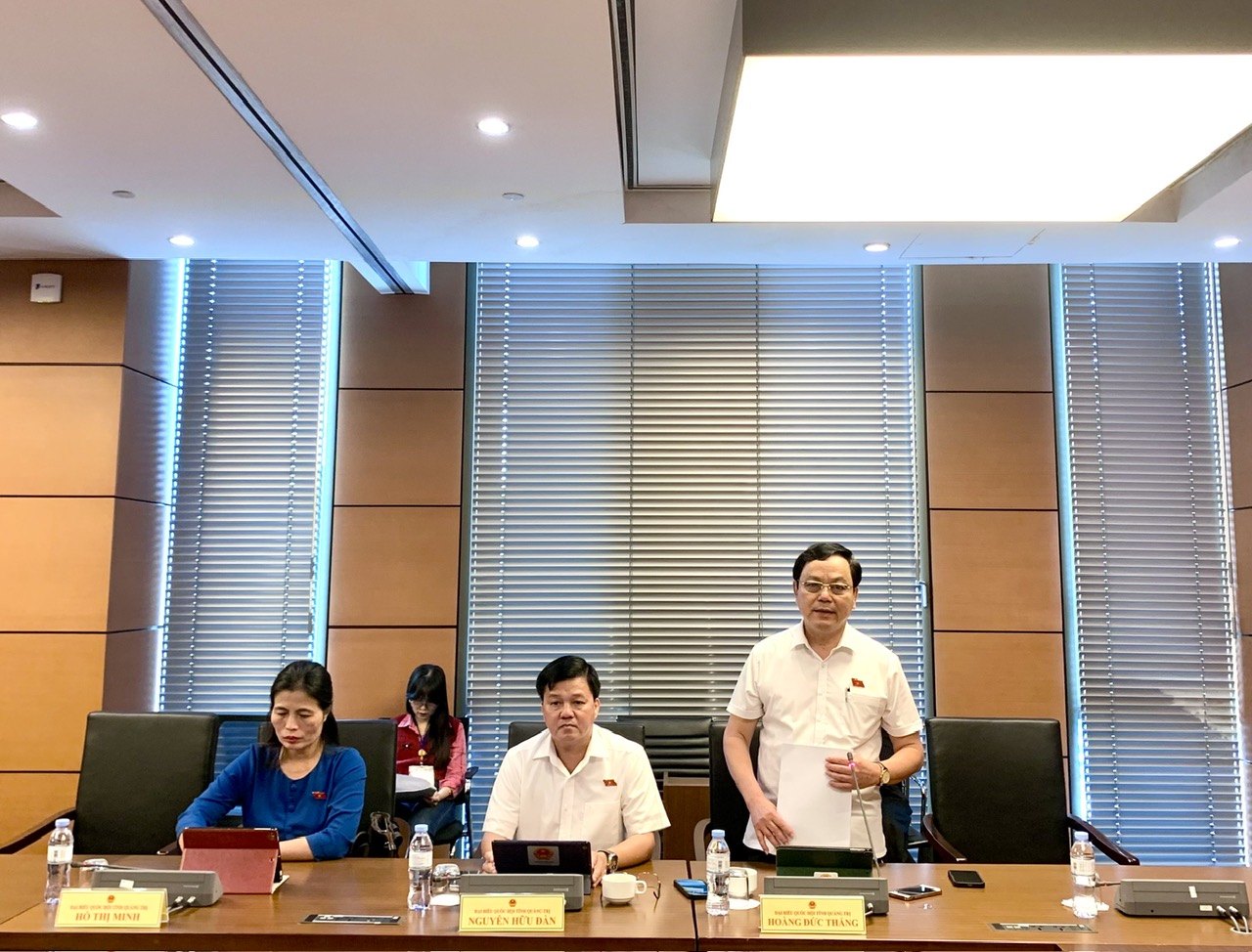 đại biểu Hoàng Đức Thắng phát biểu tại phiên thảo luận tổ
