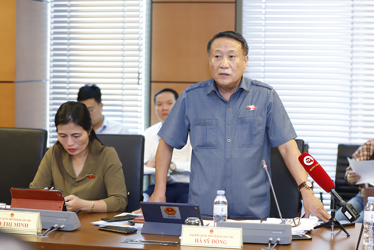 Đại biểu Quốc hội Hà Sỹ Đồng tại phiên thảo luận tổ ngày 26/10