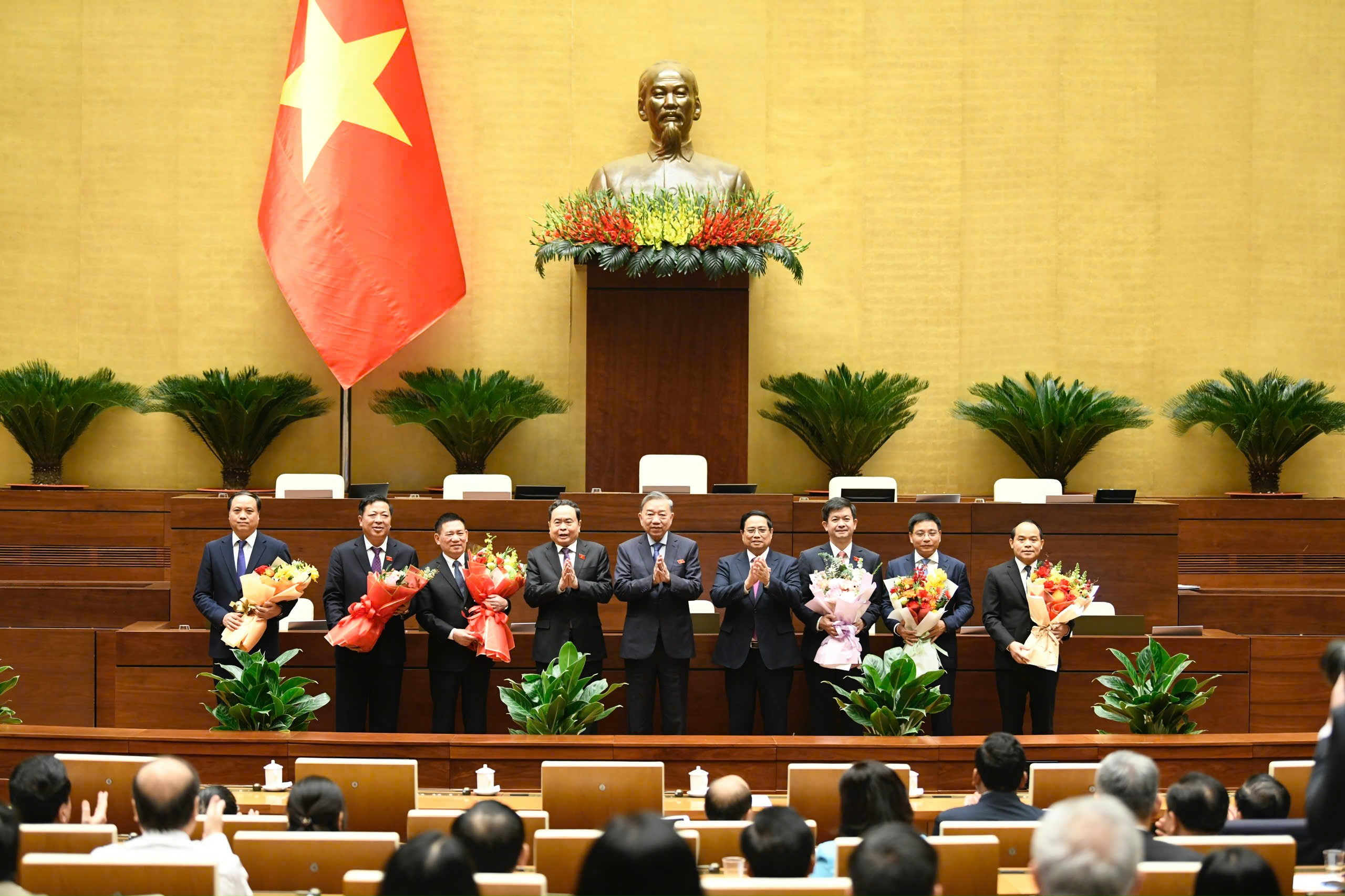 tang hoa Le Quang Tung