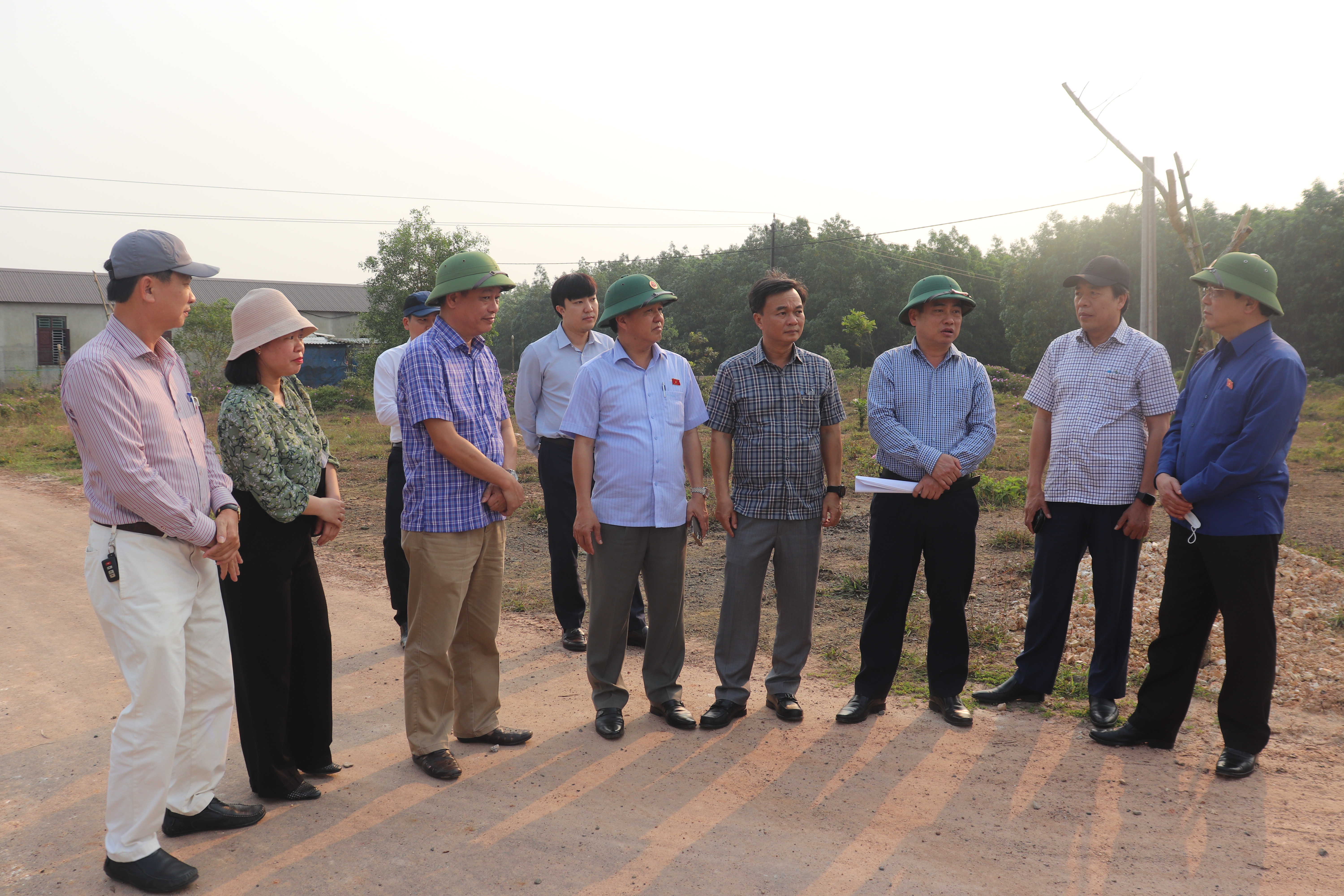 Đoàn giám sát chuyên đề của Đoàn ĐBQH tỉnh kiểm tra làng nghề sản xuất bún Cẩm Thạch, xã Thanh An, huyện Cam Lộ